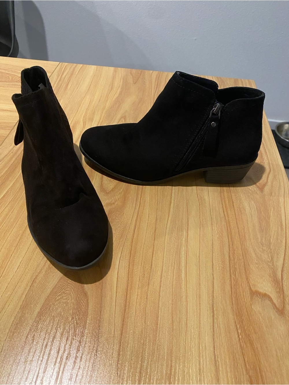 Size 8, women’s black Arizona Jean Company booties, ankle boots - Picture 3 of 5